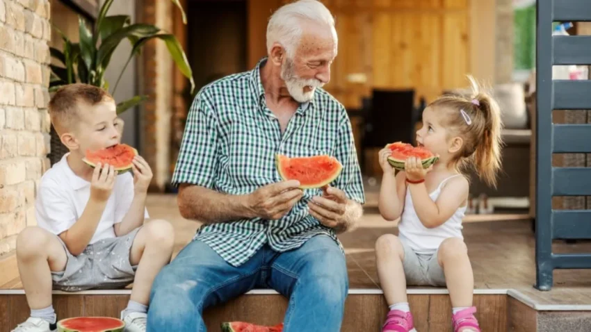 5 Dicas práticas para preservar a saúde de crianças e idosos no verão