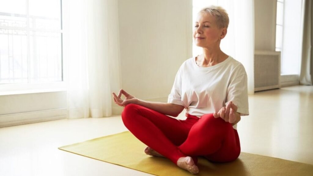 Descubra os Benefícios do Yoga Para o Corpo e Mente Durante a Menopausa
